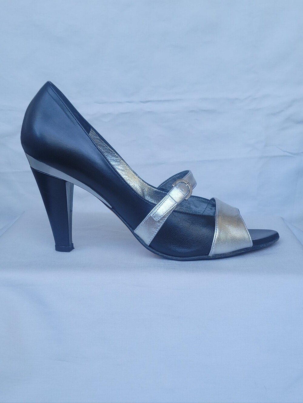 TARYN ROSE Black and Metallic Gold Open-Toe Mary Jane Heel